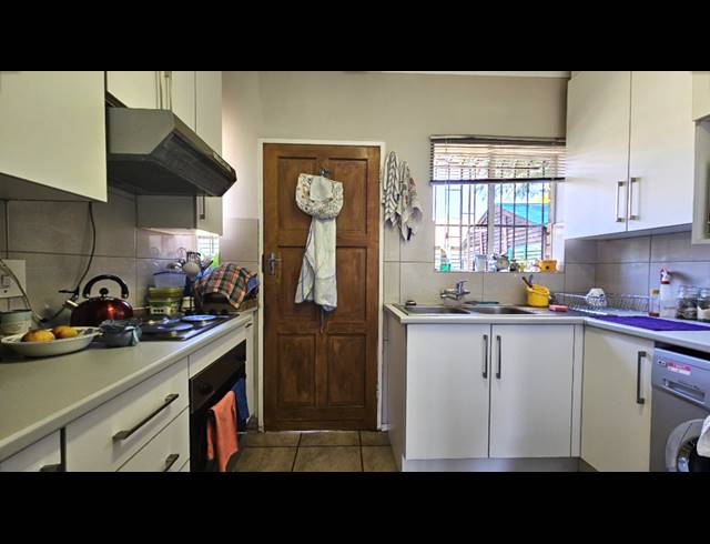 3 BEDROOM TOWNHOUSE RENTED IN GARSFONTEIN